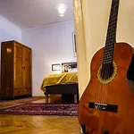 Bond & Sue Budapest