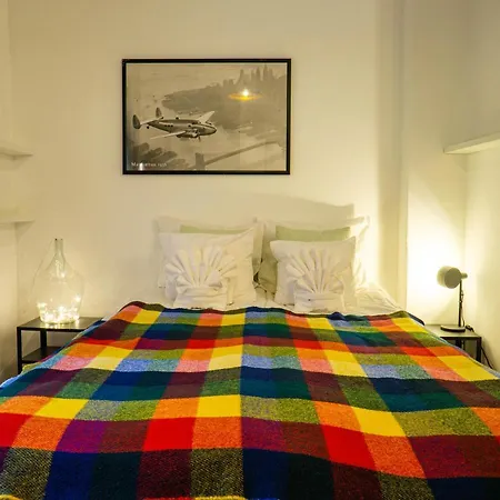 Bond & Sue * Βουδαπέστη