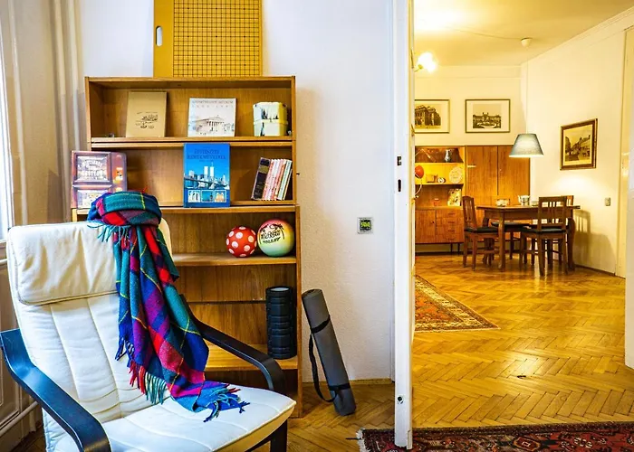 Apartment Bond & Sue *