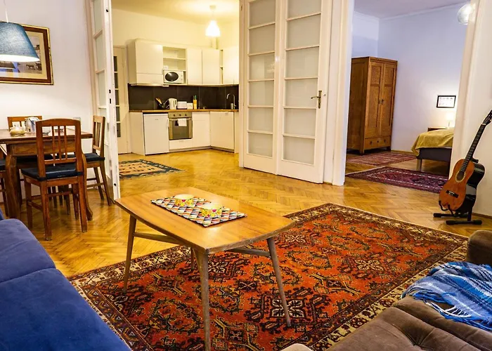 Apartment Bond & Sue *