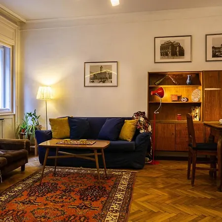 Bond & Sue Budapest