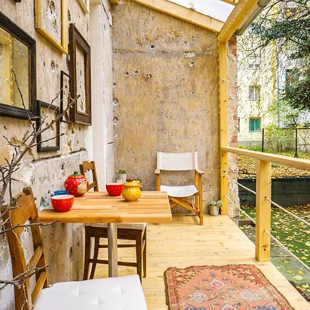 Bond & Sue Apartment Budapest