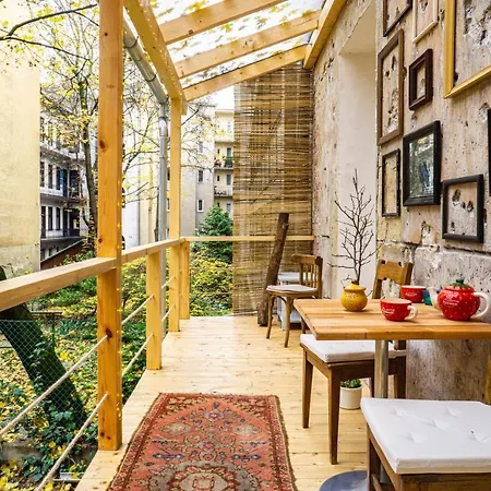 Bond & Sue Apartment Budapest