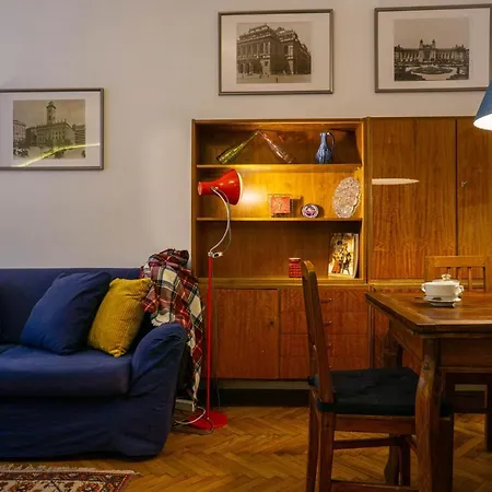 Bond & Sue Apartment *