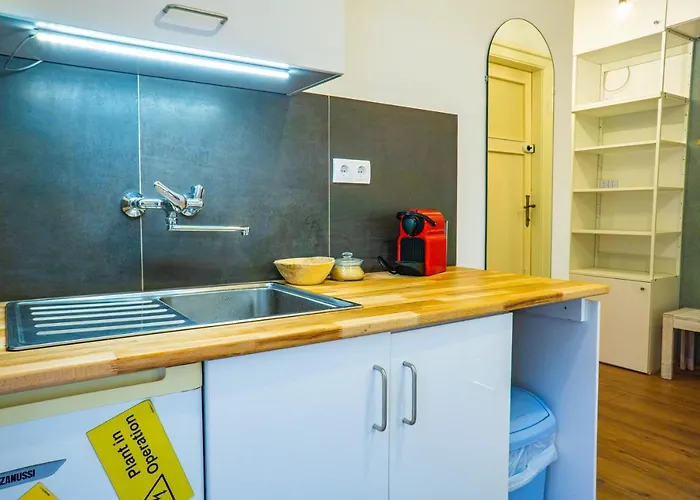 Bond & Sue Apartment *