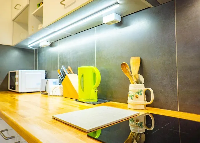 Bond & Sue Apartment