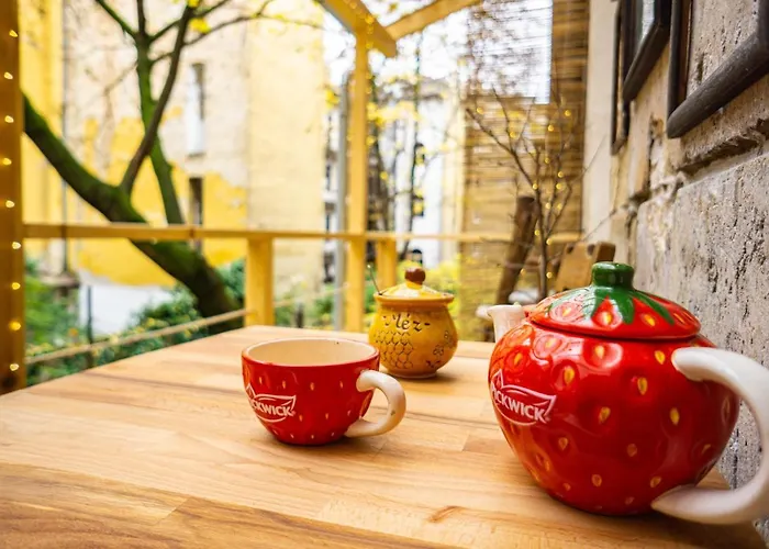 Apartment Bond & Sue