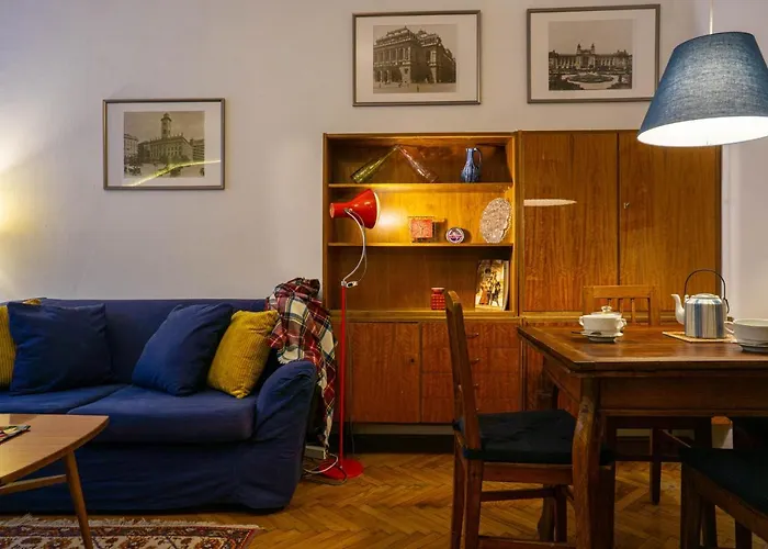 Bond & Sue Apartment *