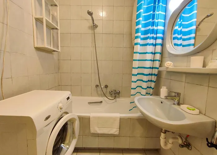 Apartment Bond & Sue