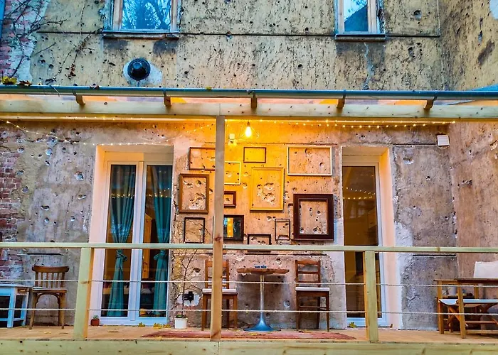 Bond & Sue Apartment