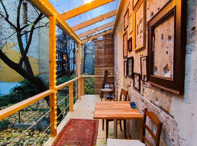 Bond & Sue * Budapest